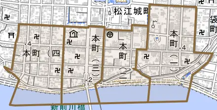 本町とその周辺の地図。町の範囲を重ねている
