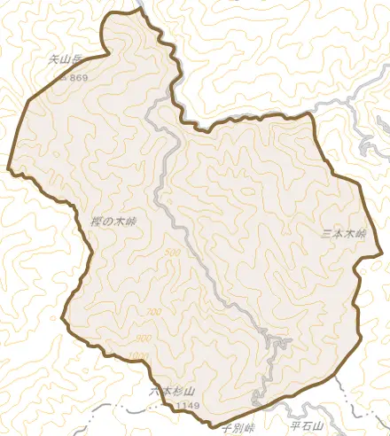 泉町栗木とその周辺の地図。町の範囲を重ねている