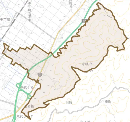 川田町東とその周辺の地図。町の範囲を重ねている