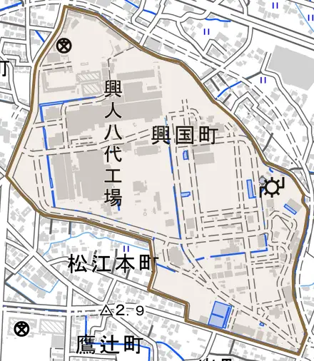 興国町とその周辺の地図。町の範囲を重ねている