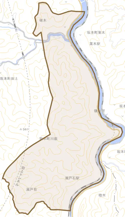 坂本町川嶽とその周辺の地図。町の範囲を重ねている