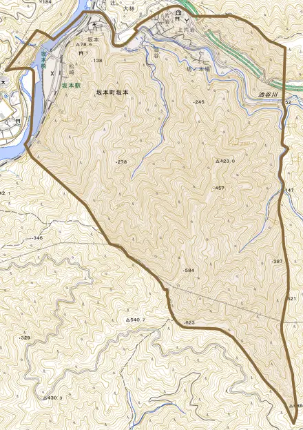 坂本町坂本とその周辺の地図。町の範囲を重ねている