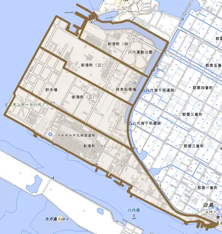 新港町とその周辺の地図。町の範囲を重ねている