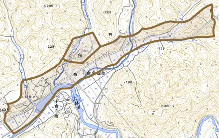 十倉名畑町とその周辺の地図。町の範囲を重ねている