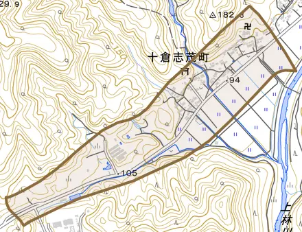 十倉志茂町とその周辺の地図。町の範囲を重ねている