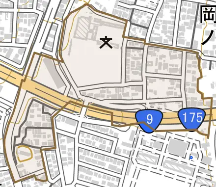 南岡町とその周辺の地図。町の範囲を重ねている