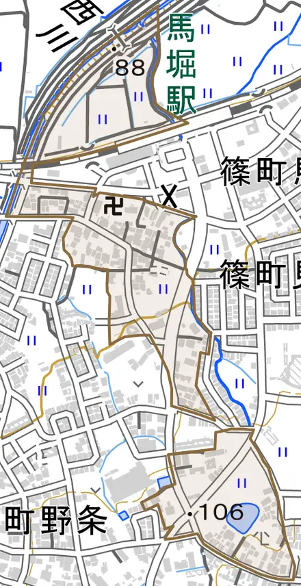 篠町馬堀とその周辺の地図。町の範囲を重ねている