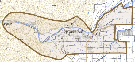 曽我部町犬飼とその周辺の地図。町の範囲を重ねている
