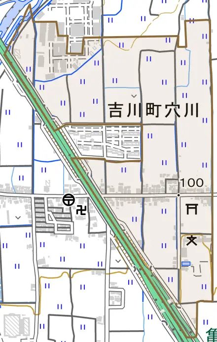 吉川町穴川とその周辺の地図。町の範囲を重ねている