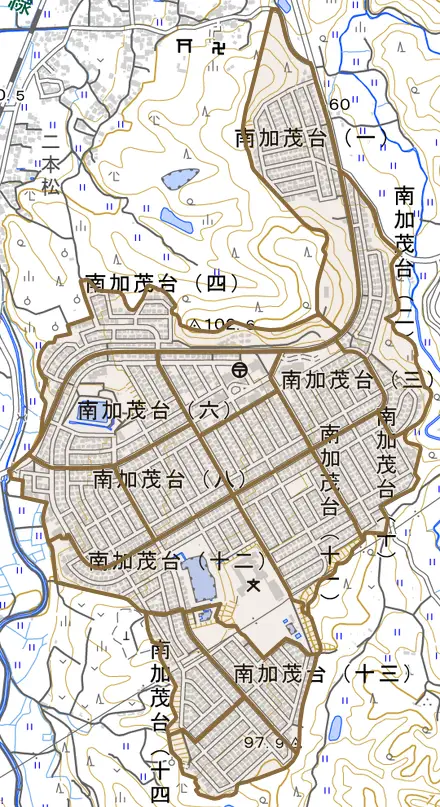 南加茂台とその周辺の地図。町の範囲を重ねている