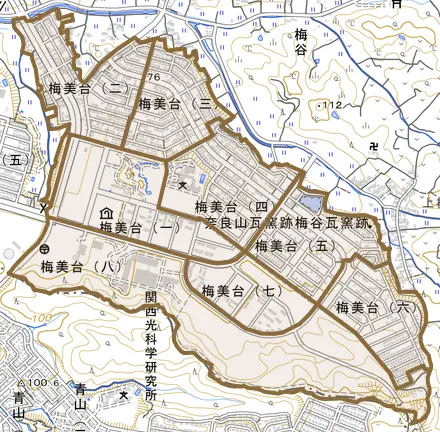 梅美台とその周辺の地図。町の範囲を重ねている