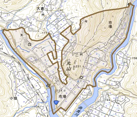 市場とその周辺の地図。町の範囲を重ねている