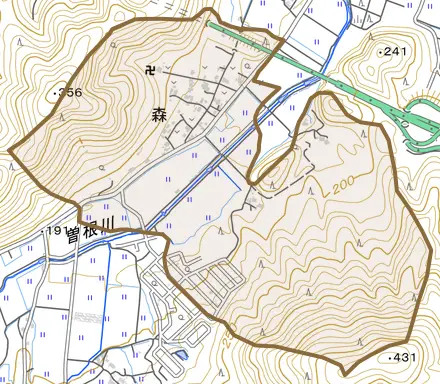 森とその周辺の地図。町の範囲を重ねている