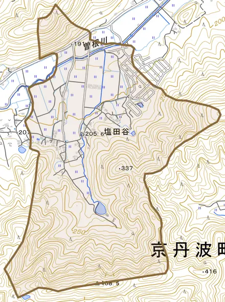 塩田谷とその周辺の地図。町の範囲を重ねている