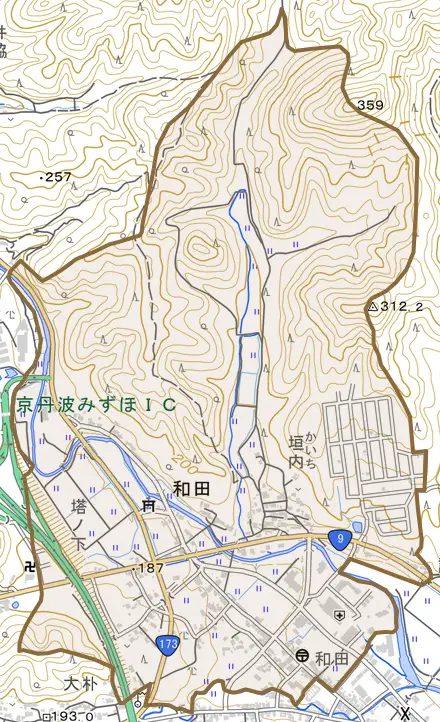 和田とその周辺の地図。町の範囲を重ねている
