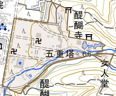 醍醐伽藍町とその周辺の地図。町の範囲を重ねている