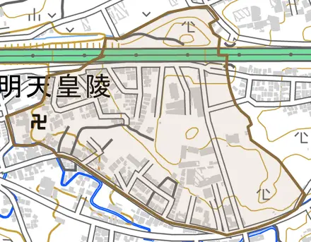 深草鞍ケ谷とその周辺の地図。町の範囲を重ねている