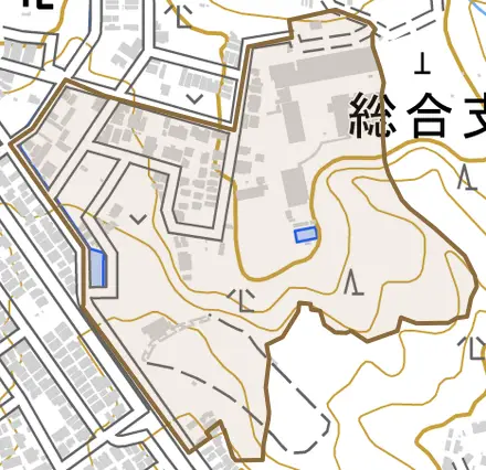 深草大亀谷岩山町とその周辺の地図。町の範囲を重ねている