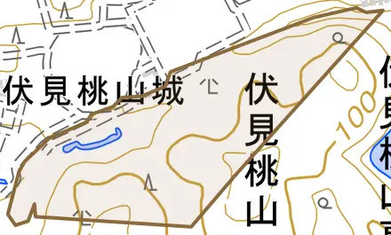 桃山町古城山とその周辺の地図。町の範囲を重ねている