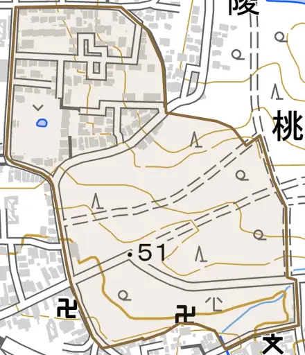 桃山町三河とその周辺の地図。町の範囲を重ねている