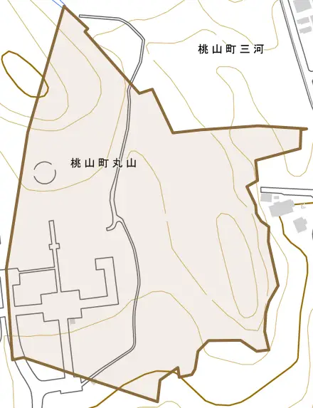 桃山町丸山とその周辺の地図。町の範囲を重ねている