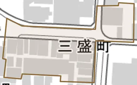 三盛町とその周辺の地図。町の範囲を重ねている
