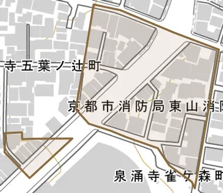 泉涌寺雀ケ森町とその周辺の地図。町の範囲を重ねている