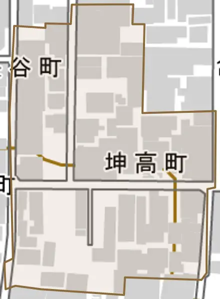 坤高町とその周辺の地図。町の範囲を重ねている