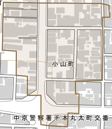 小山町とその周辺の地図。町の範囲を重ねている