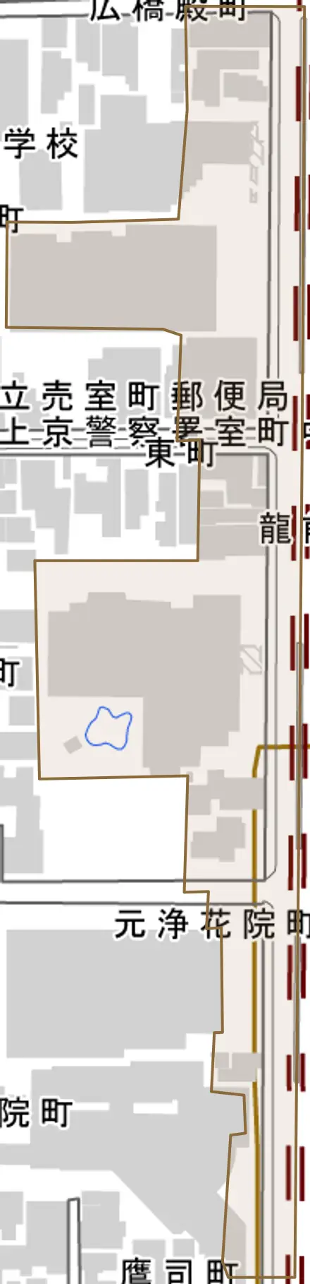 龍前町とその周辺の地図。町の範囲を重ねている