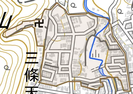 衣笠開キ町とその周辺の地図。町の範囲を重ねている