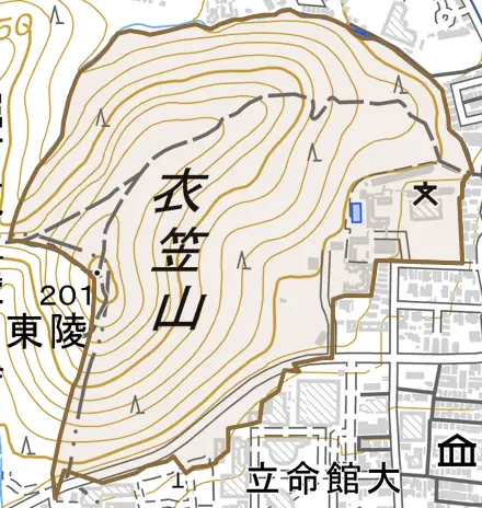 衣笠衣笠山町とその周辺の地図。町の範囲を重ねている