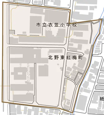 北野東紅梅町とその周辺の地図。町の範囲を重ねている