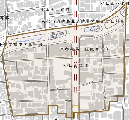 小山下総町とその周辺の地図。町の範囲を重ねている