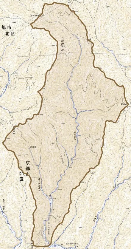 雲ケ畑出谷町とその周辺の地図。町の範囲を重ねている