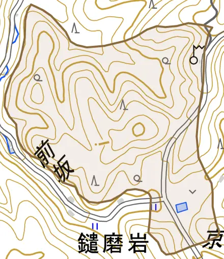 西賀茂鑓磨岩とその周辺の地図。町の範囲を重ねている