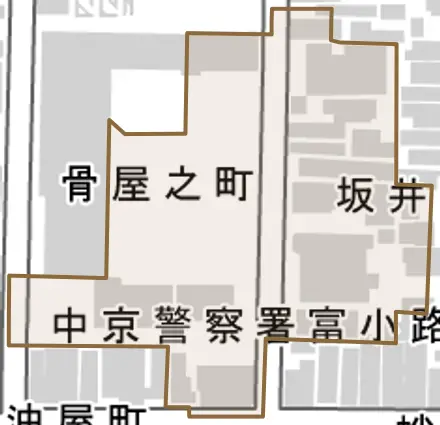 坂井町とその周辺の地図。町の範囲を重ねている