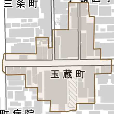 玉蔵町とその周辺の地図。町の範囲を重ねている