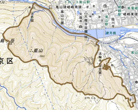 嵐山元録山町とその周辺の地図。町の範囲を重ねている