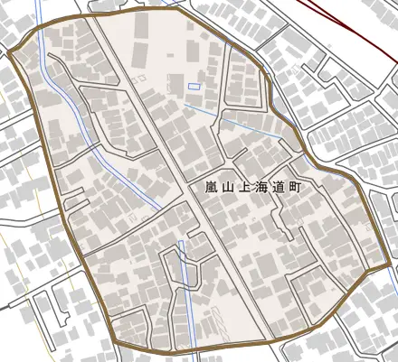 嵐山上海道町とその周辺の地図。町の範囲を重ねている