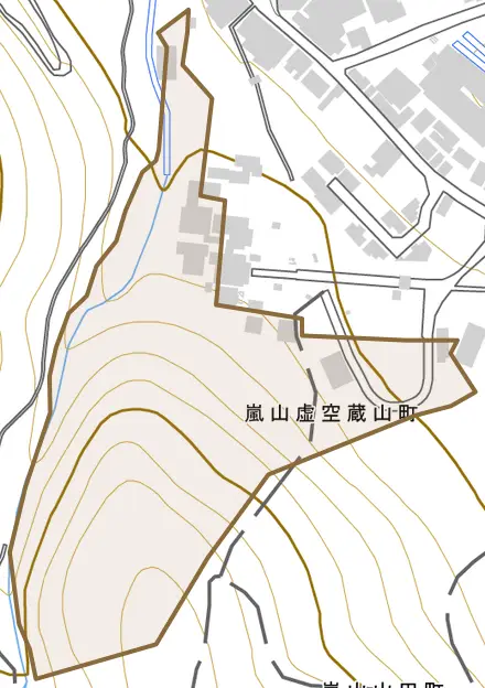 嵐山虚空蔵山町とその周辺の地図。町の範囲を重ねている