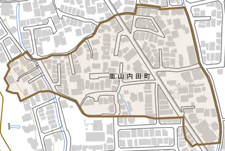 嵐山内田町とその周辺の地図。町の範囲を重ねている