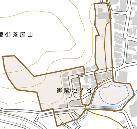 御陵池ノ谷とその周辺の地図。町の範囲を重ねている