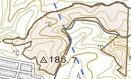 御陵峰ケ堂とその周辺の地図。町の範囲を重ねている