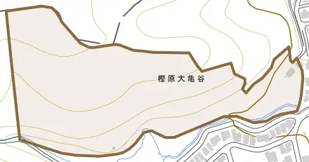 樫原大亀谷とその周辺の地図。町の範囲を重ねている