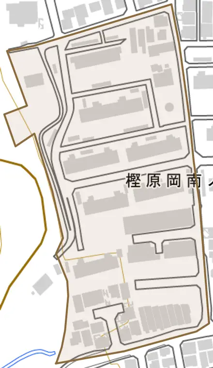 樫原岡南ノ庄とその周辺の地図。町の範囲を重ねている
