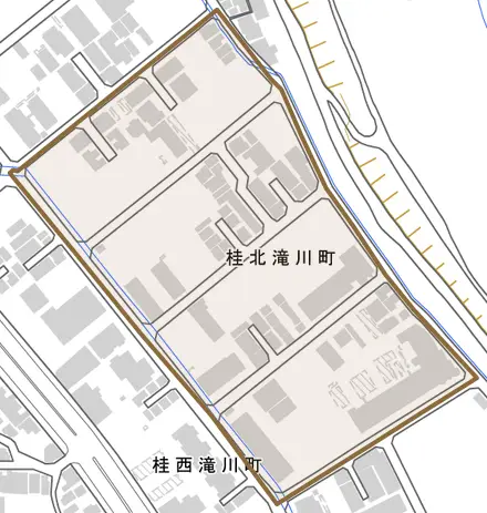桂北滝川町とその周辺の地図。町の範囲を重ねている
