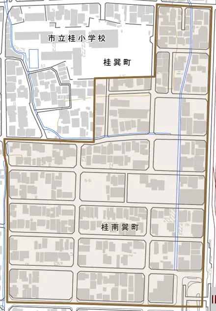 桂南巽町とその周辺の地図。町の範囲を重ねている