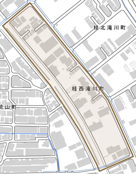 桂西滝川町とその周辺の地図。町の範囲を重ねている