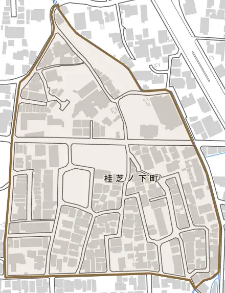 桂芝ノ下町とその周辺の地図。町の範囲を重ねている